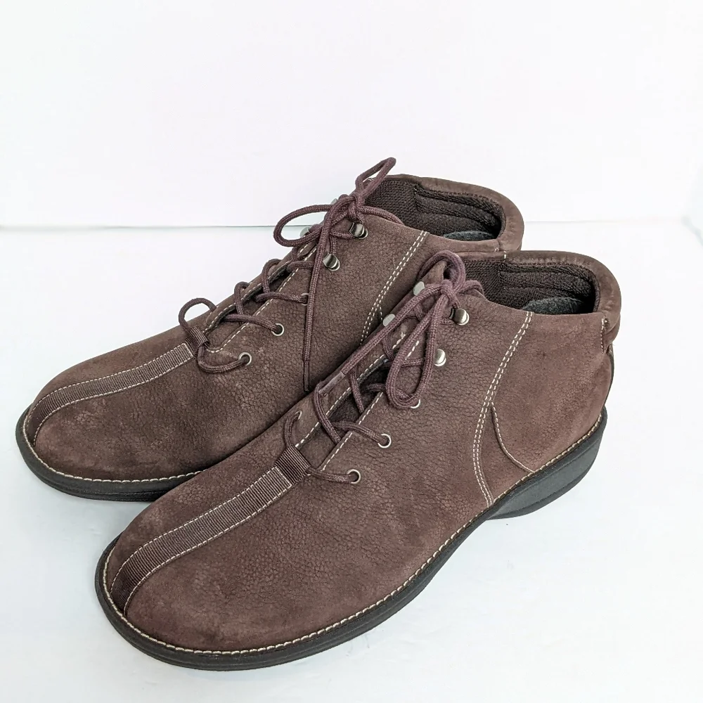 White mountain leather lace up boots